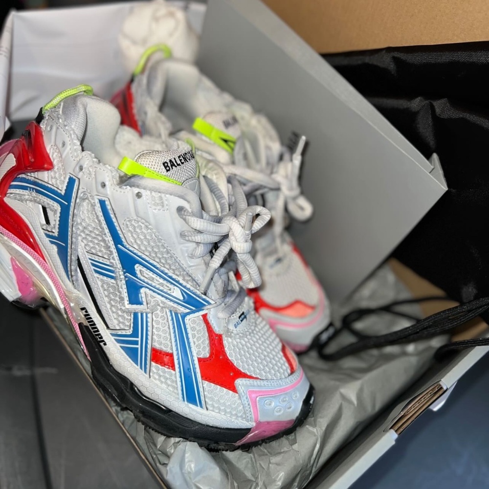 Authentic Balenciaga men’s runner sneakers